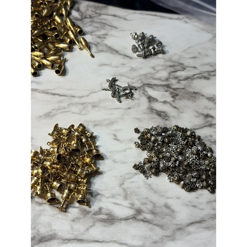 200+ METAL WINE CHARMS, WINE BOTTLE, BARREL, GLASS ANTIQUE‎ BRONZE COLOR (2849)
